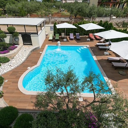 Villa Birikina With Pool Πόρετς Εξωτερικό φωτογραφία