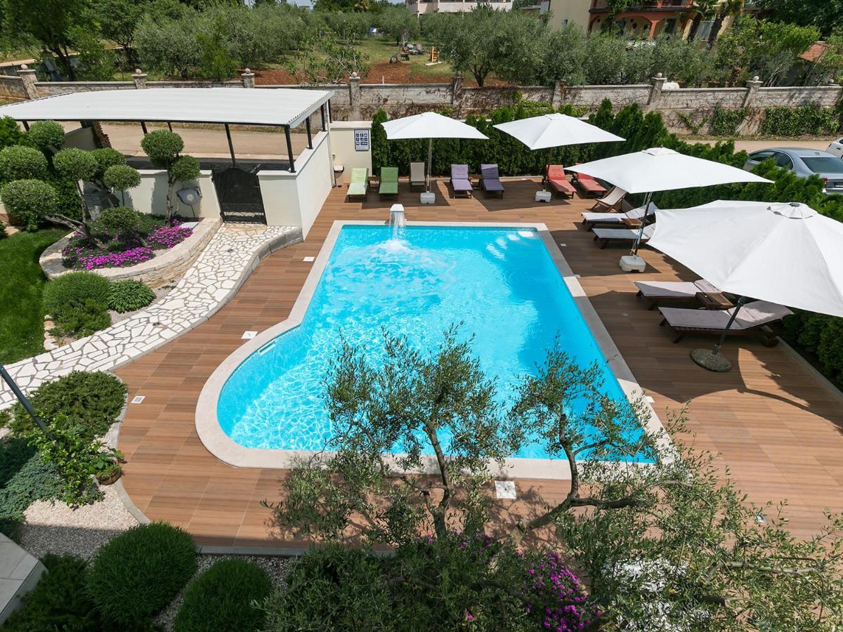 Villa Birikina With Pool Πόρετς Εξωτερικό φωτογραφία