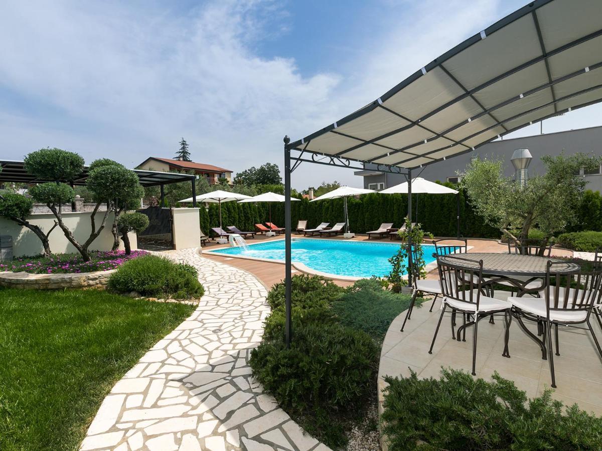 Villa Birikina With Pool Πόρετς Εξωτερικό φωτογραφία